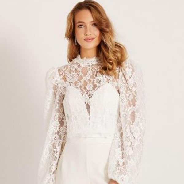 Trouwen in een jumpsuit: stijlvol en uniek op jouw grote dag