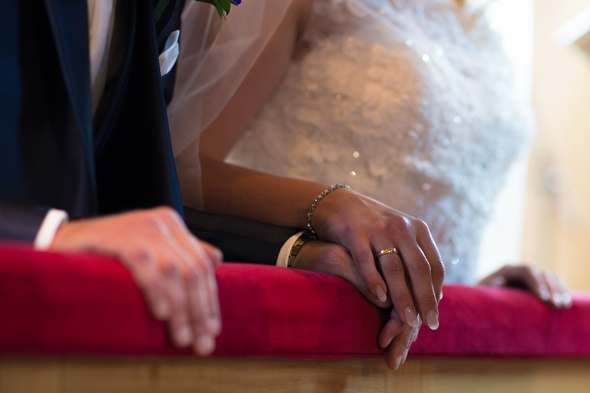 hands_trouwfotografie_kerk