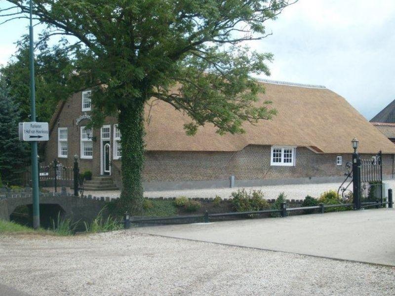 1_partyboerderij_t_hof_van_hoenkoop_trouwlocatie